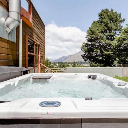 Hot Tub And Views Over Central Queenstown - Entire Holiday House Exterior photo