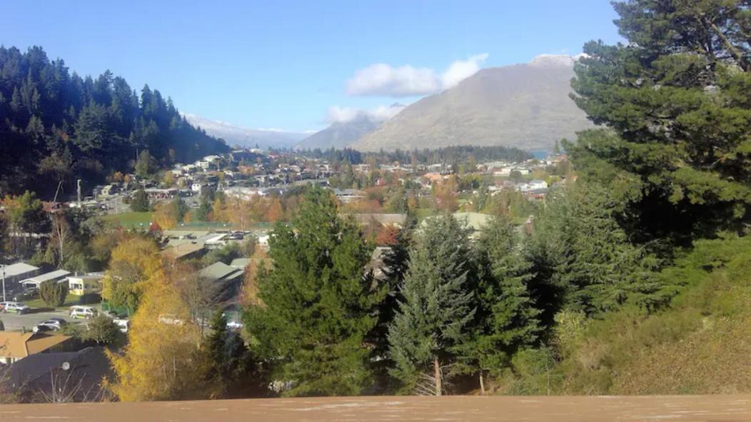 Hot Tub And Views Over Central Queenstown - Entire Holiday House Exterior photo