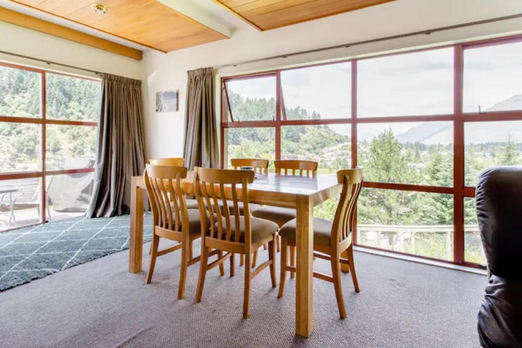 Hot Tub And Views Over Central Queenstown - Entire Holiday House Exterior photo