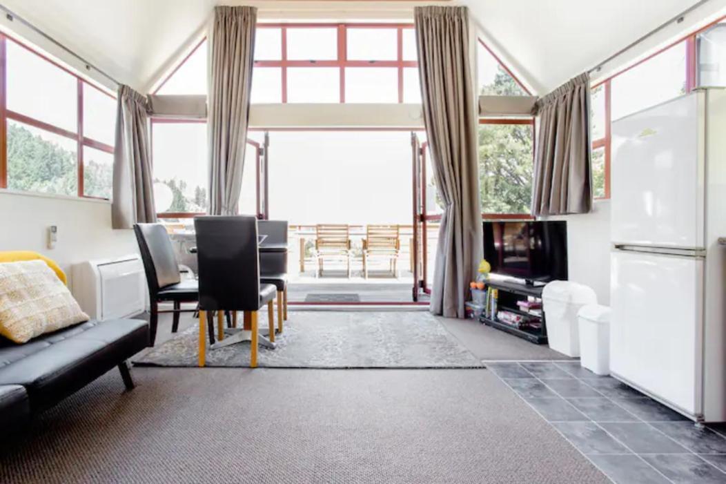 Hot Tub And Views Over Central Queenstown - Entire Holiday House Exterior photo