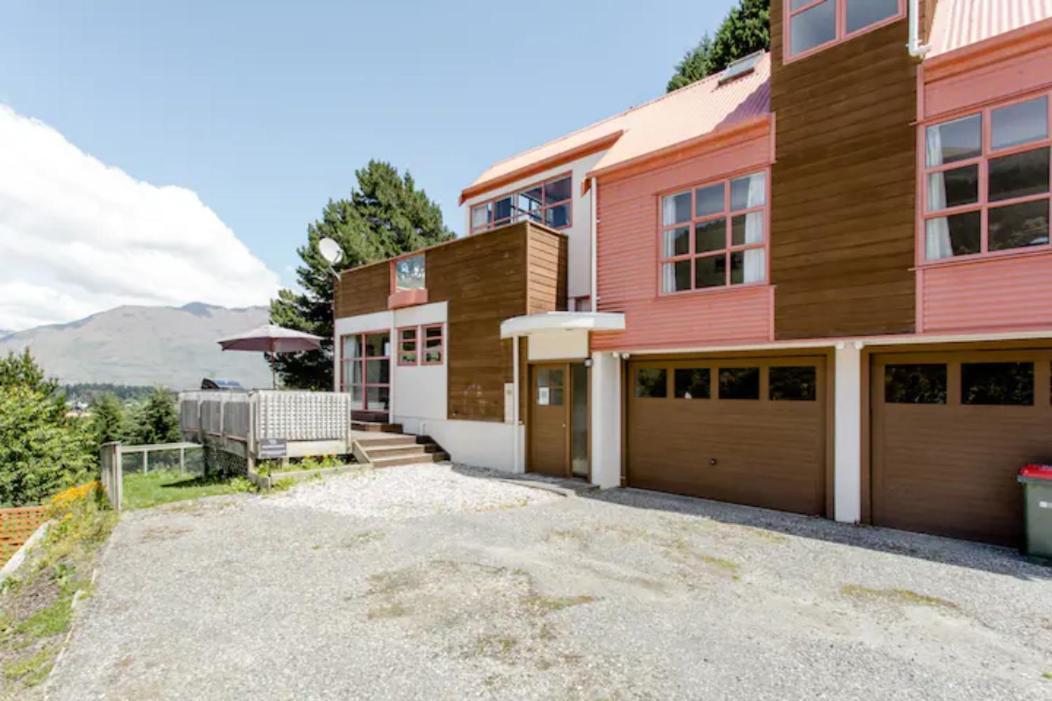 Hot Tub And Views Over Central Queenstown - Entire Holiday House Exterior photo
